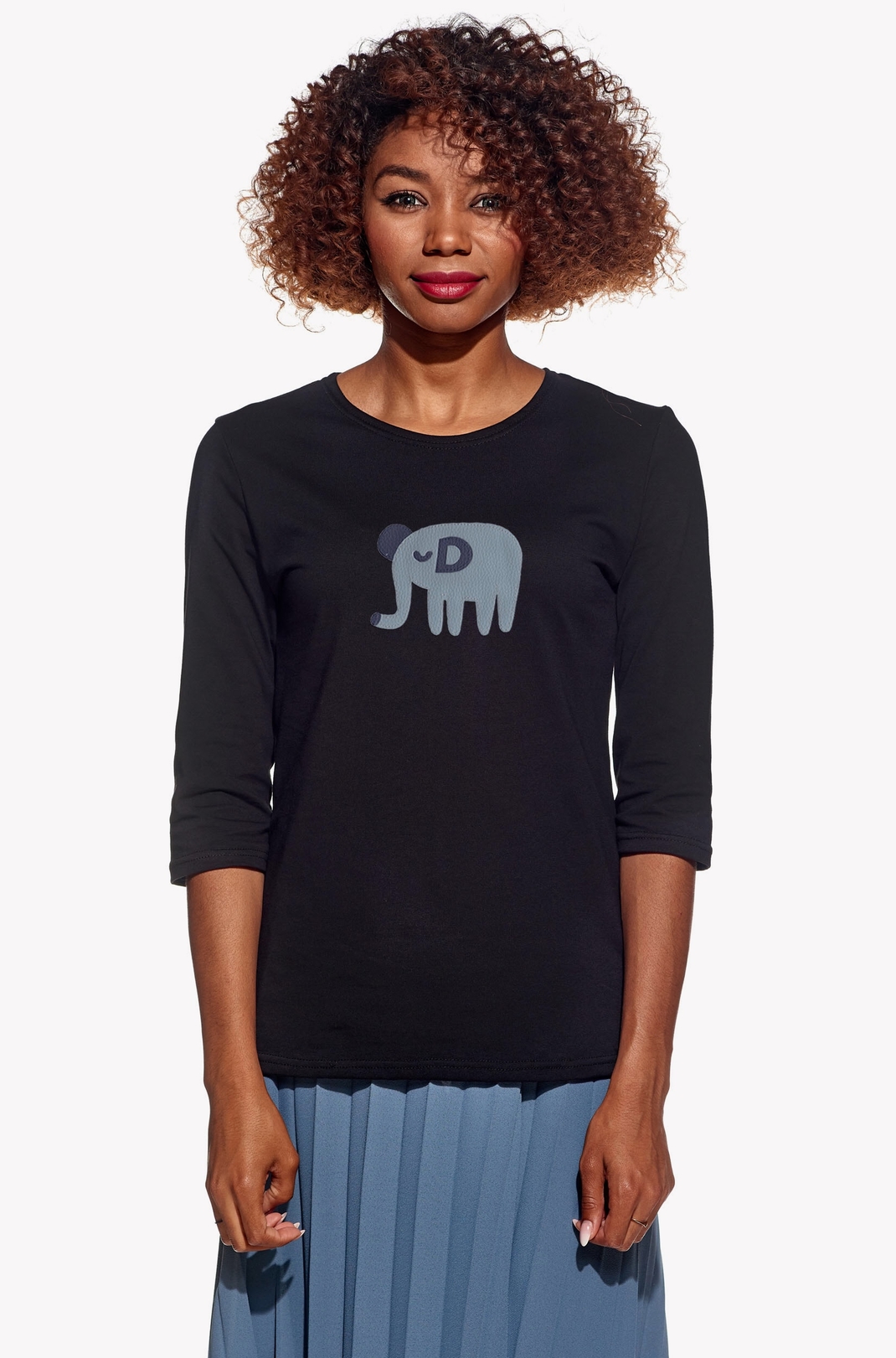 Shirt with an elephant