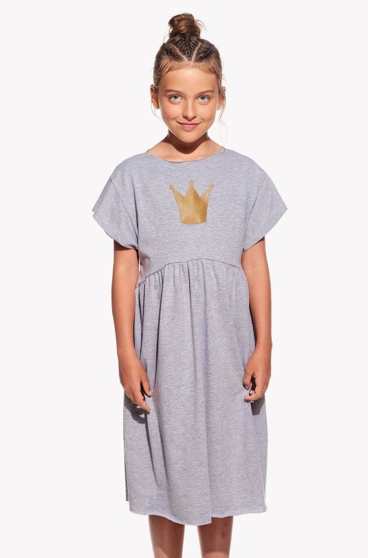Šaty s korunkou