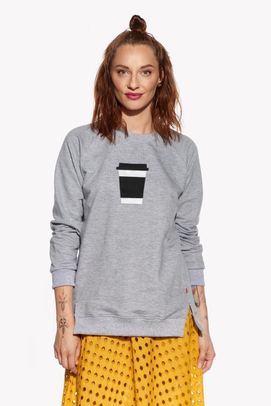 Kapucnis pulóver kávéval