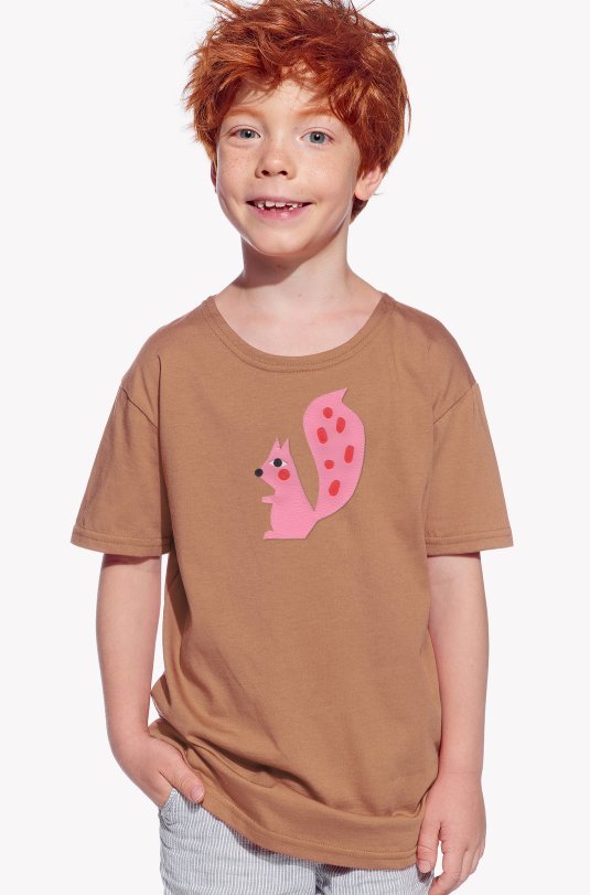 Shirt with a squirrel