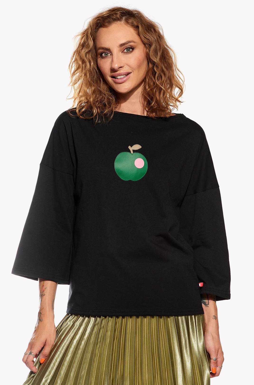 Shirt with apple