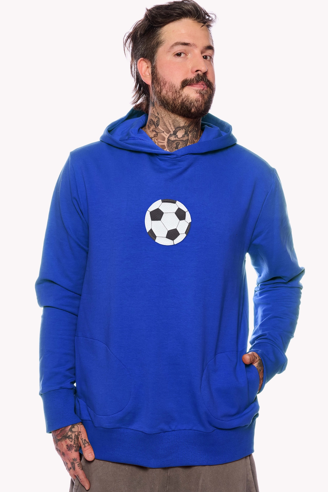 Kapucnis pulóver focilabdával