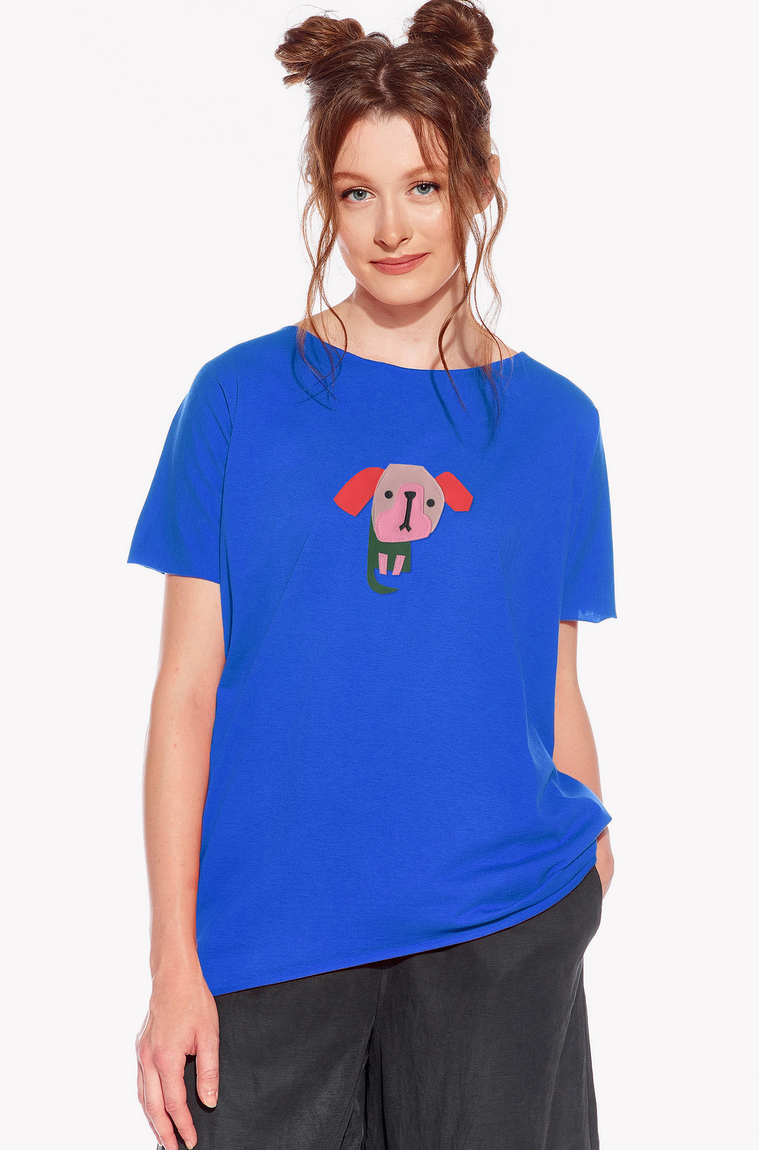 T-Shirt mit einem Hund