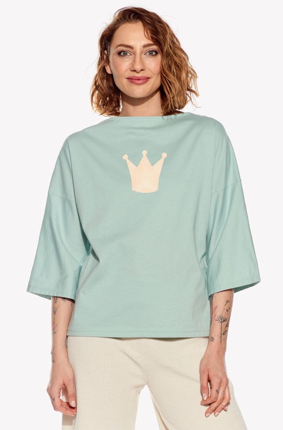 Shirt with crown