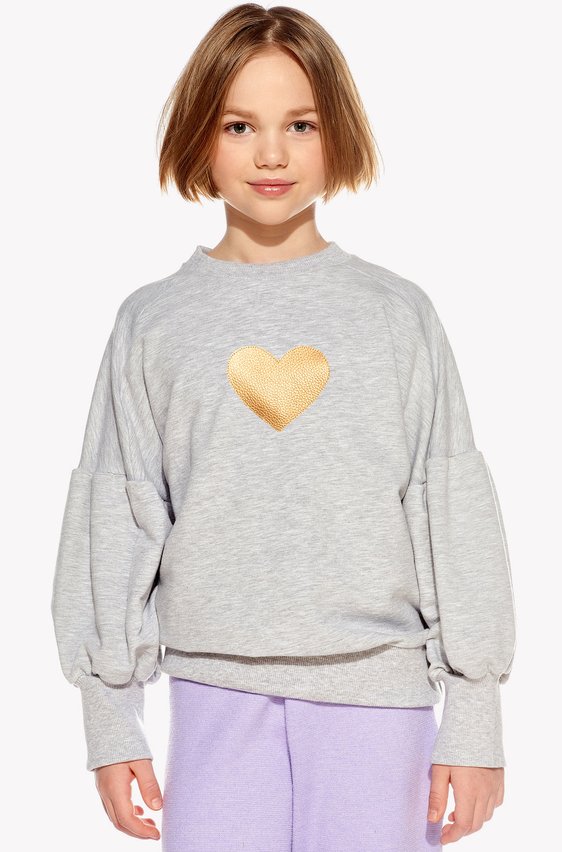 Kapucnis pulóver szívvel