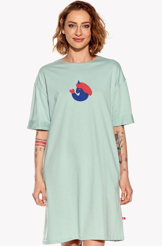 Dresses a unicorn in love